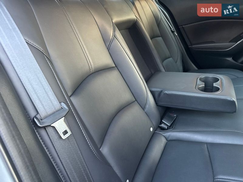 Седан Mazda 3 2018 в Києві