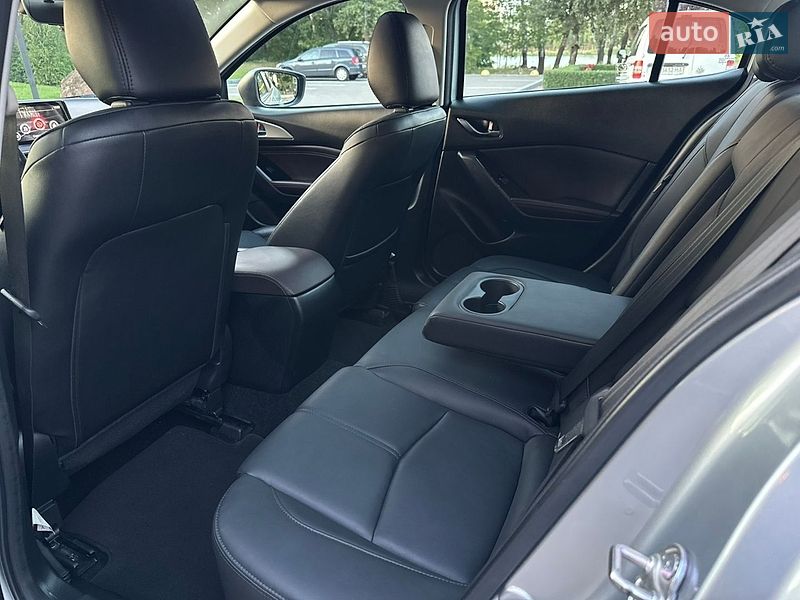 Седан Mazda 3 2018 в Києві