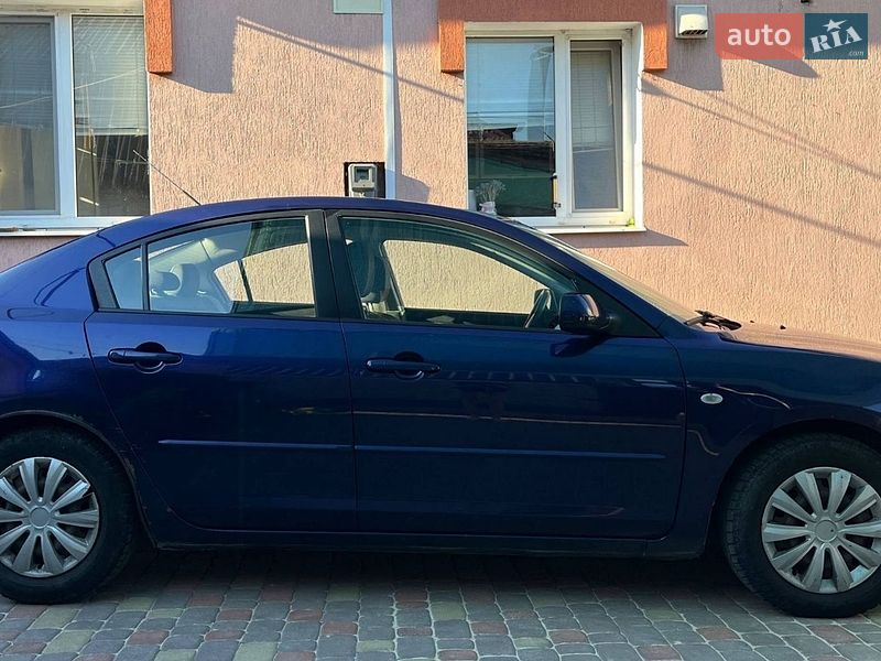 Седан Mazda 3 2004 в Днепре