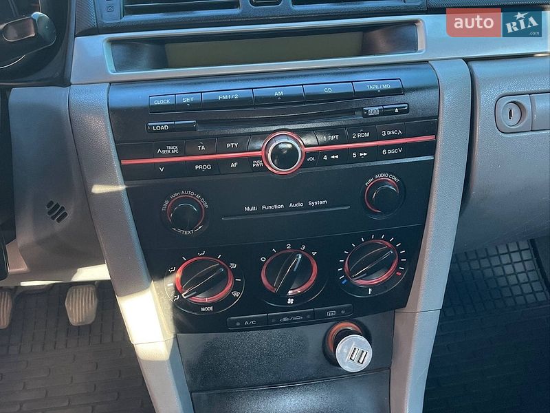 Седан Mazda 3 2004 в Днепре