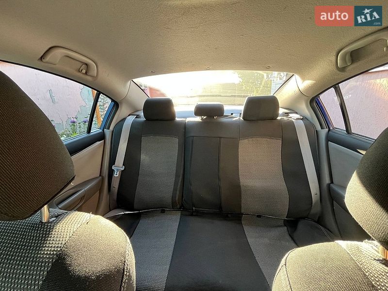 Седан Mazda 3 2004 в Днепре