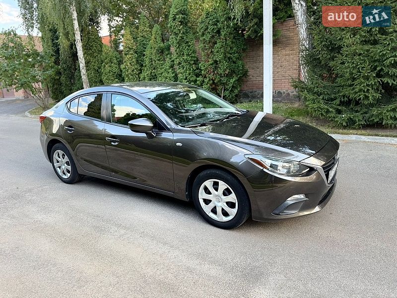Седан Mazda 3 2015 в Киеве