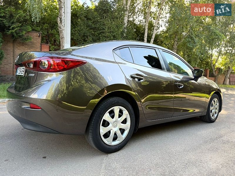 Седан Mazda 3 2015 в Киеве