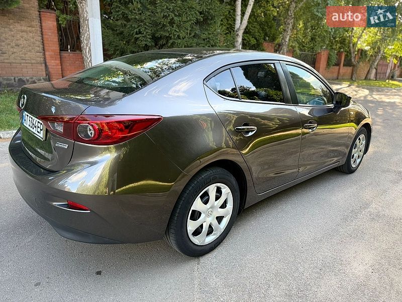 Седан Mazda 3 2015 в Киеве