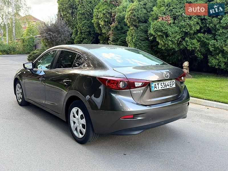 Седан Mazda 3 2015 в Киеве