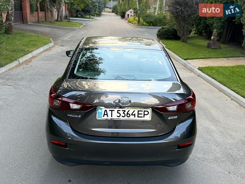 Седан Mazda 3 2015 в Киеве