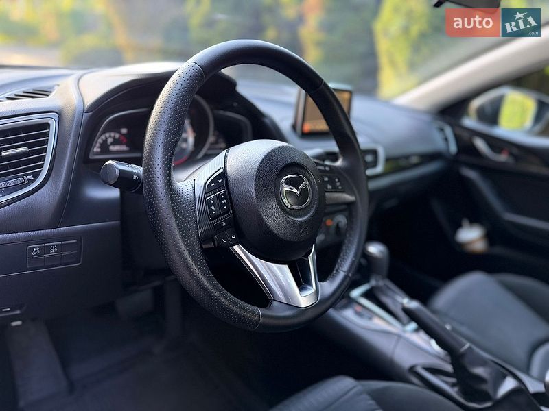 Седан Mazda 3 2015 в Киеве