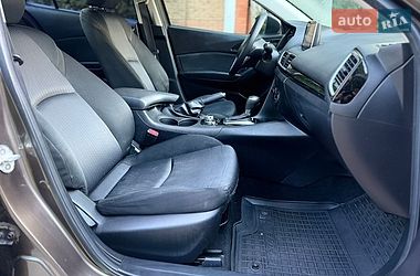 Седан Mazda 3 2015 в Киеве