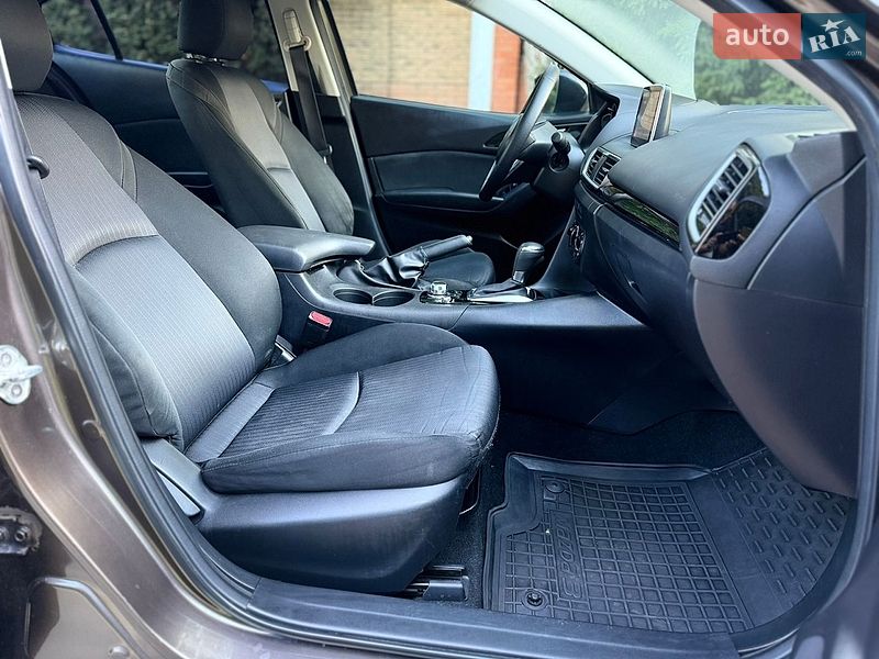 Седан Mazda 3 2015 в Киеве