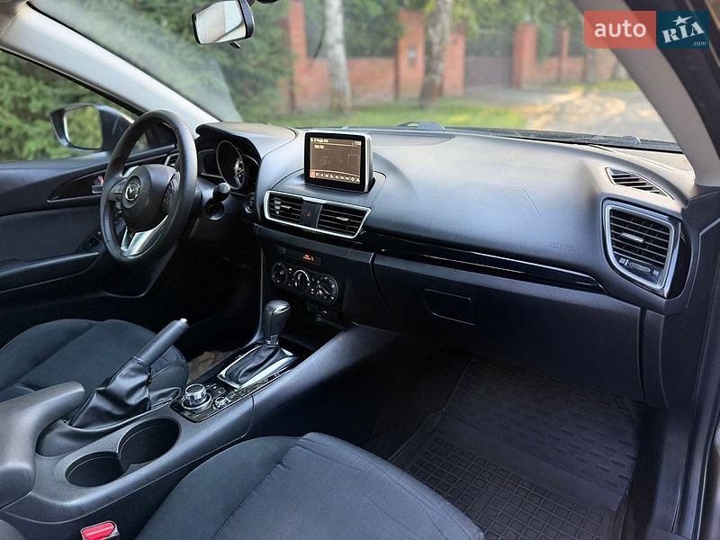 Седан Mazda 3 2015 в Киеве