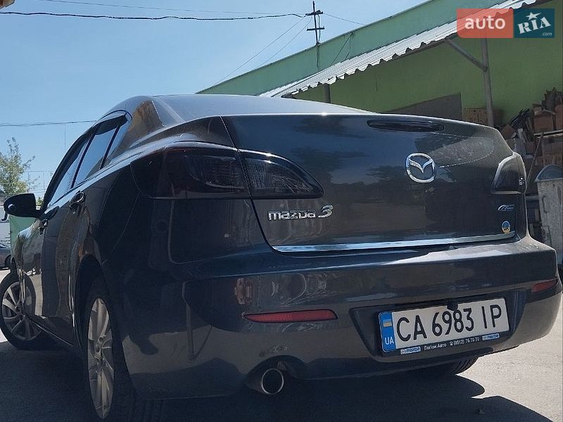 Седан Mazda 3 2012 в Киеве