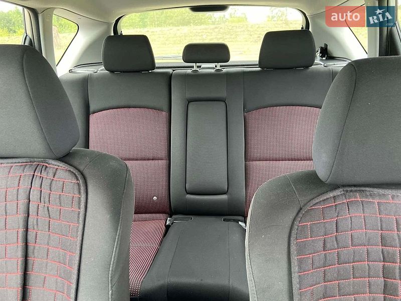 Хэтчбек Mazda 3 2004 в Ровно