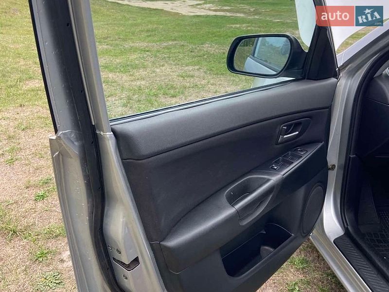 Хэтчбек Mazda 3 2004 в Ровно