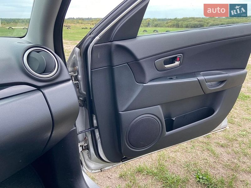 Хэтчбек Mazda 3 2004 в Ровно