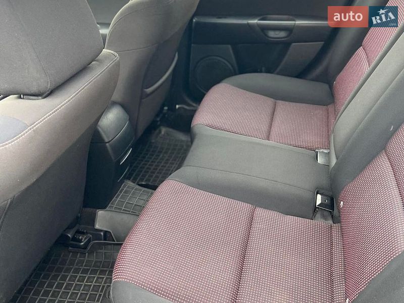 Хэтчбек Mazda 3 2004 в Ровно