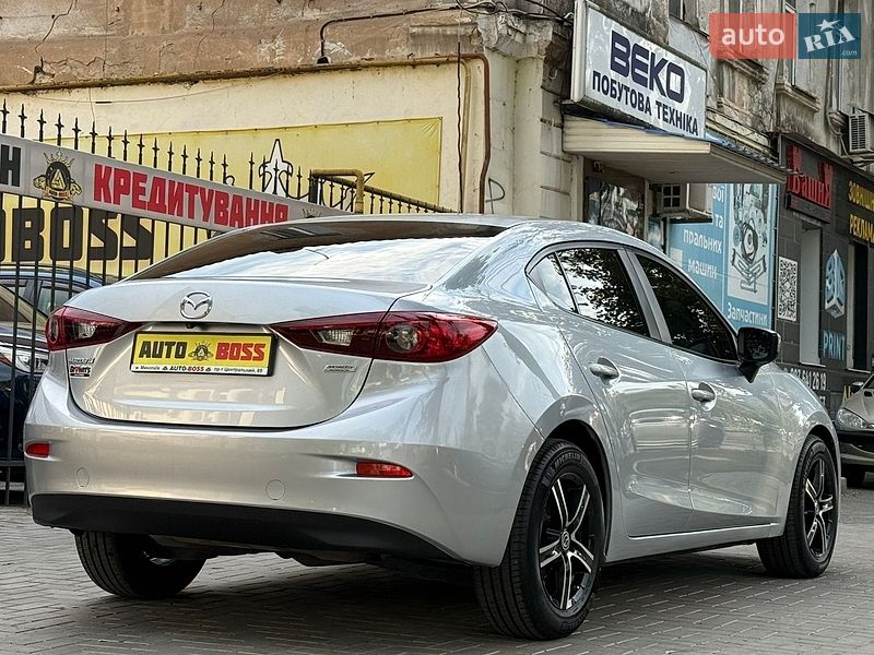 Седан Mazda 3 2016 в Николаеве