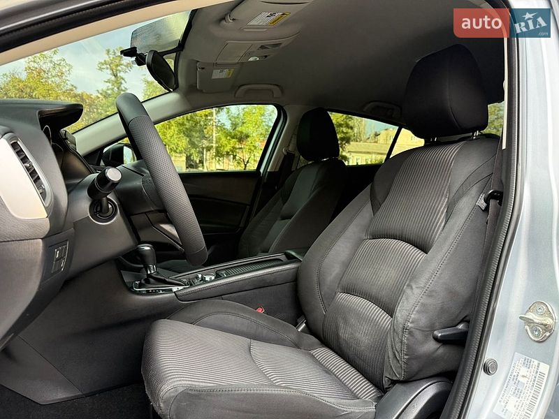 Седан Mazda 3 2016 в Николаеве