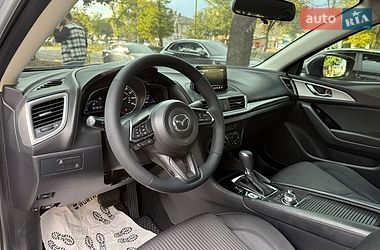 Седан Mazda 3 2016 в Николаеве
