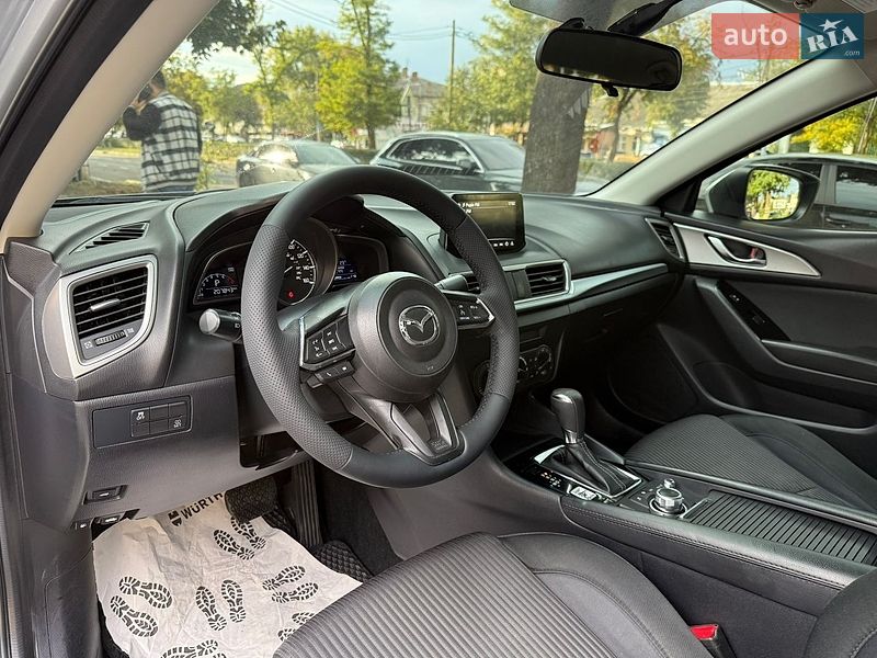 Седан Mazda 3 2016 в Николаеве