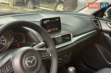 Седан Mazda 3 2016 в Николаеве