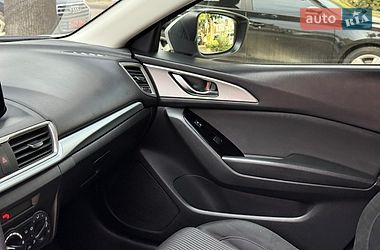 Седан Mazda 3 2016 в Николаеве