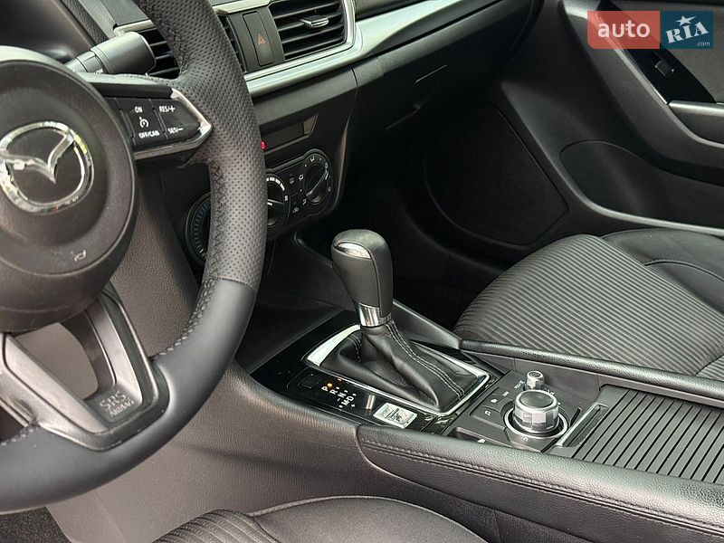 Седан Mazda 3 2016 в Николаеве