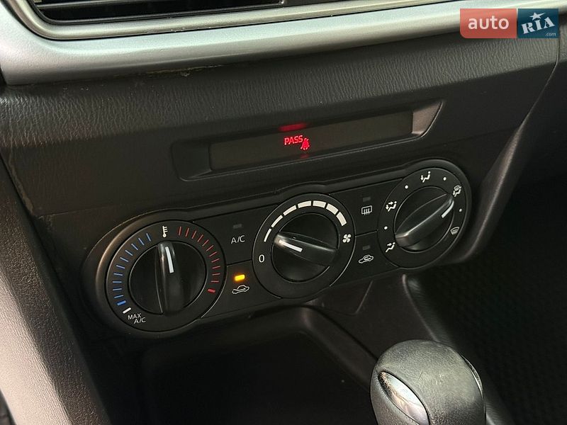 Седан Mazda 3 2016 в Николаеве