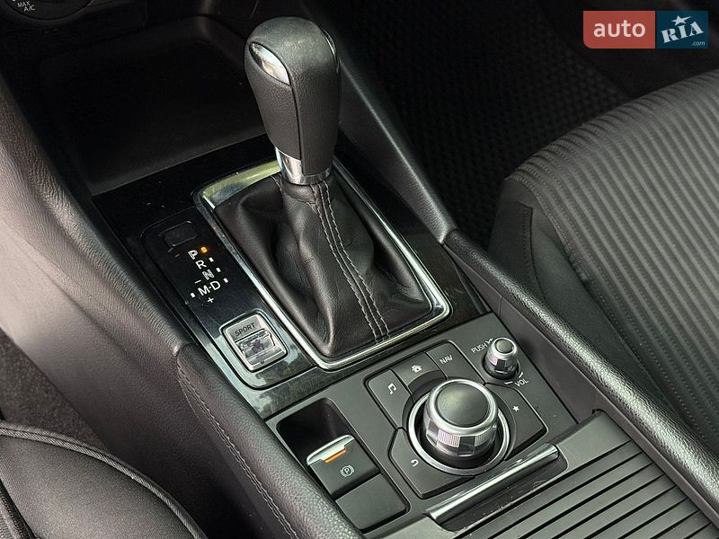Седан Mazda 3 2016 в Николаеве