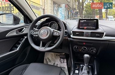 Седан Mazda 3 2016 в Николаеве