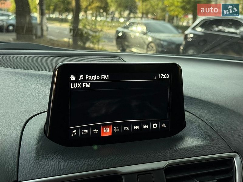 Седан Mazda 3 2016 в Николаеве