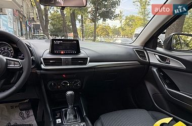 Седан Mazda 3 2016 в Николаеве