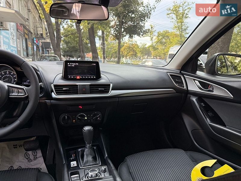 Седан Mazda 3 2016 в Николаеве