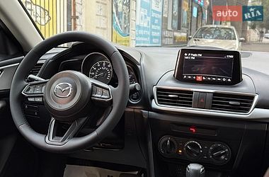 Седан Mazda 3 2016 в Николаеве