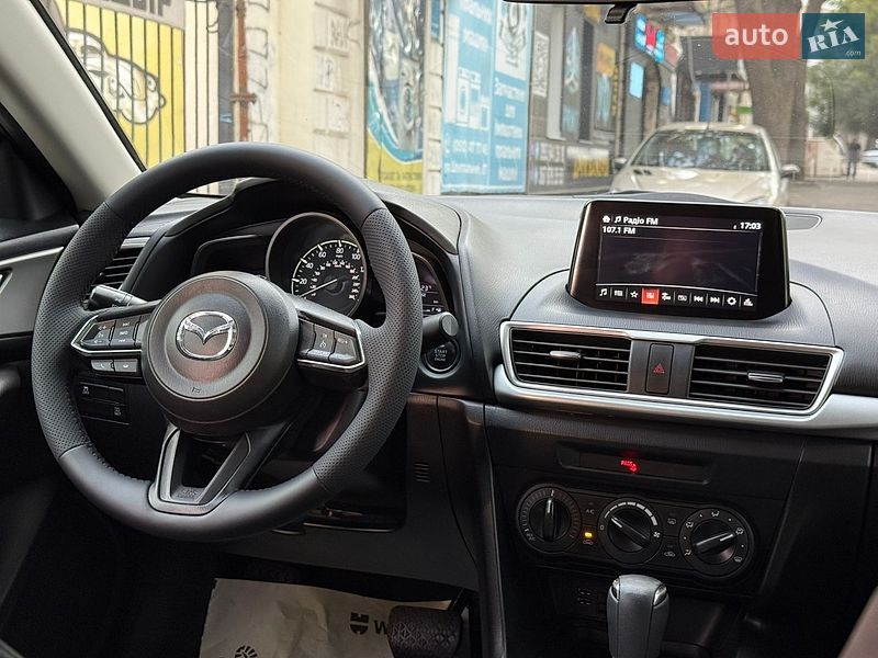 Седан Mazda 3 2016 в Николаеве