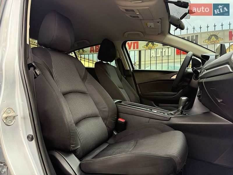Седан Mazda 3 2016 в Николаеве