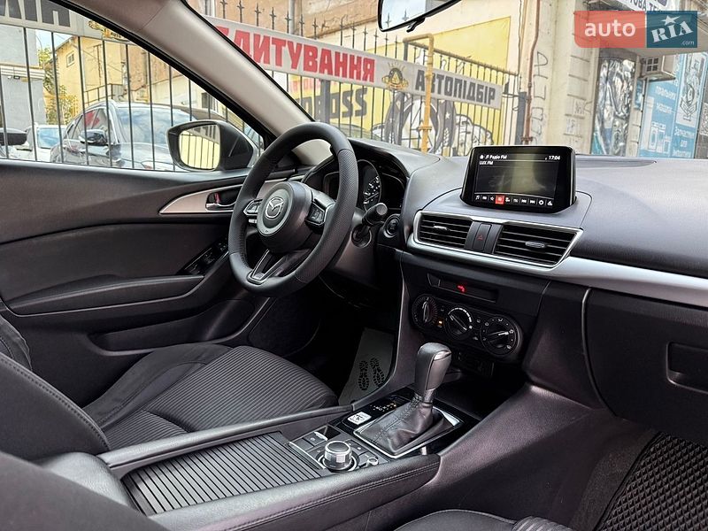 Седан Mazda 3 2016 в Николаеве