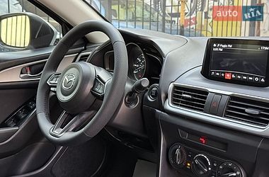 Седан Mazda 3 2016 в Николаеве