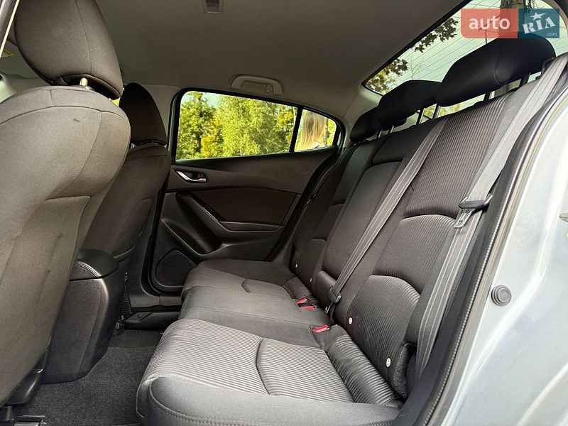 Седан Mazda 3 2016 в Николаеве