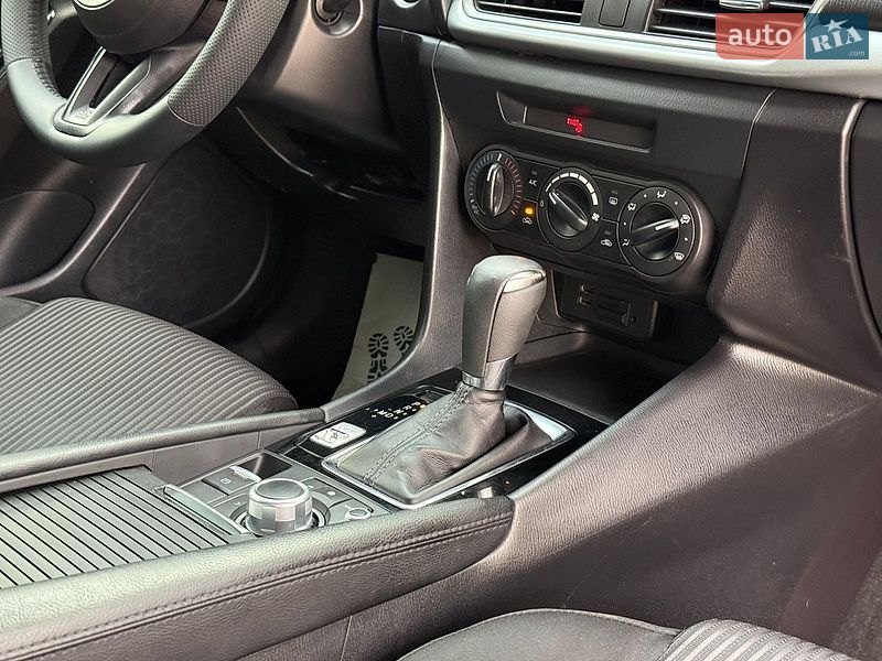 Седан Mazda 3 2016 в Николаеве