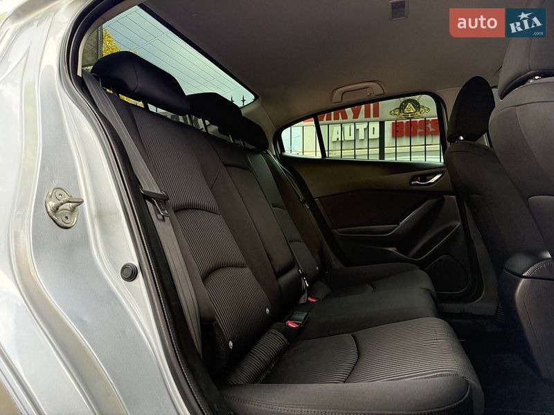 Седан Mazda 3 2016 в Николаеве