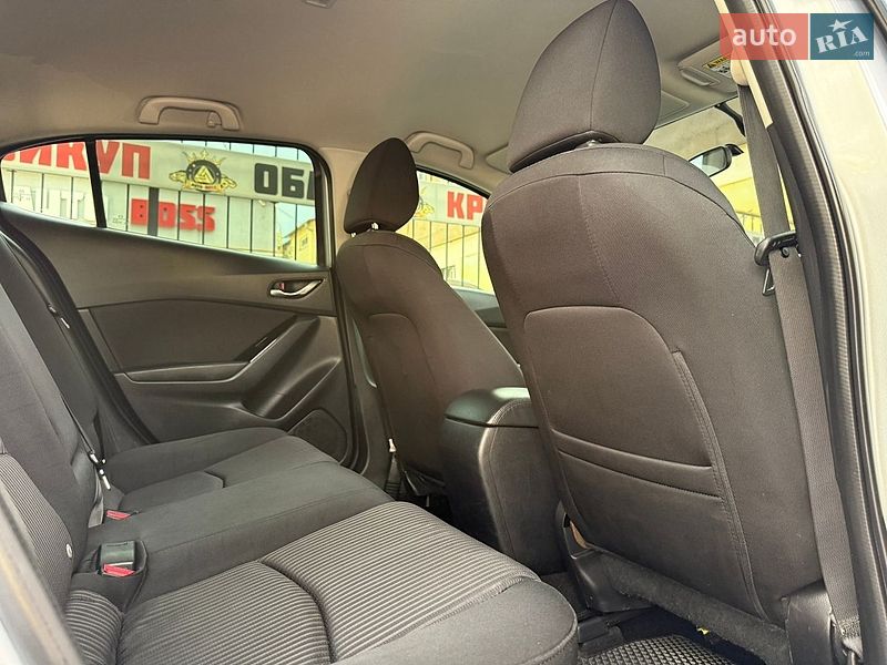 Седан Mazda 3 2016 в Николаеве