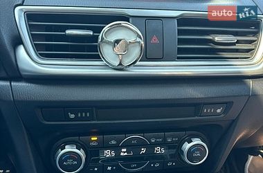 Седан Mazda 3 2017 в Харькове