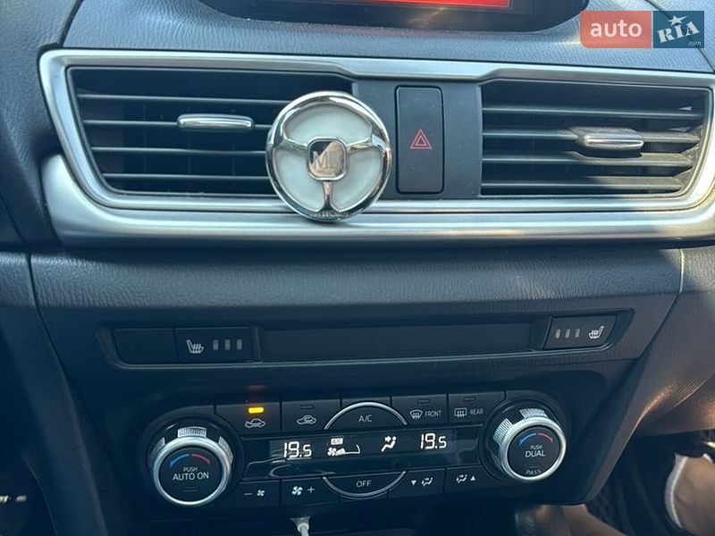 Седан Mazda 3 2017 в Харькове