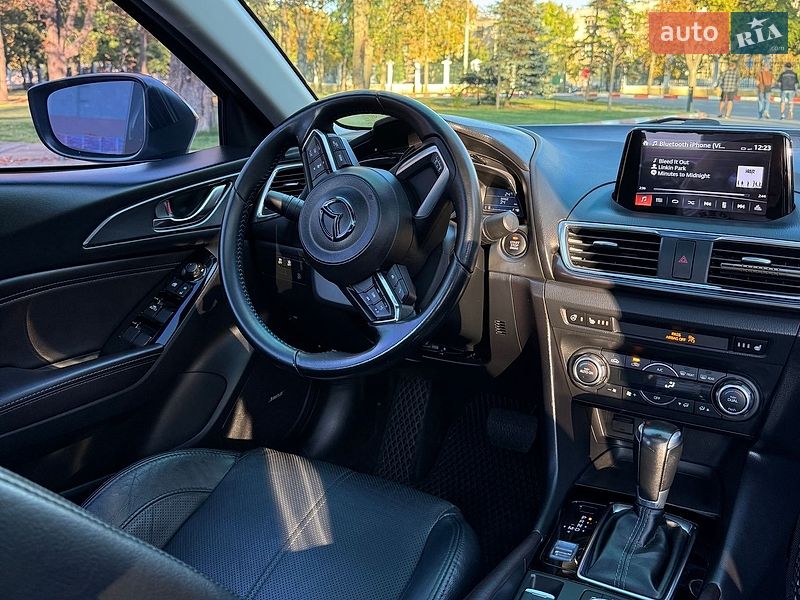 Седан Mazda 3 2018 в Харькове