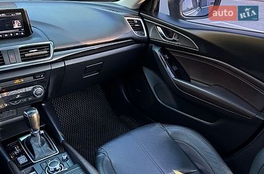 Седан Mazda 3 2018 в Харькове