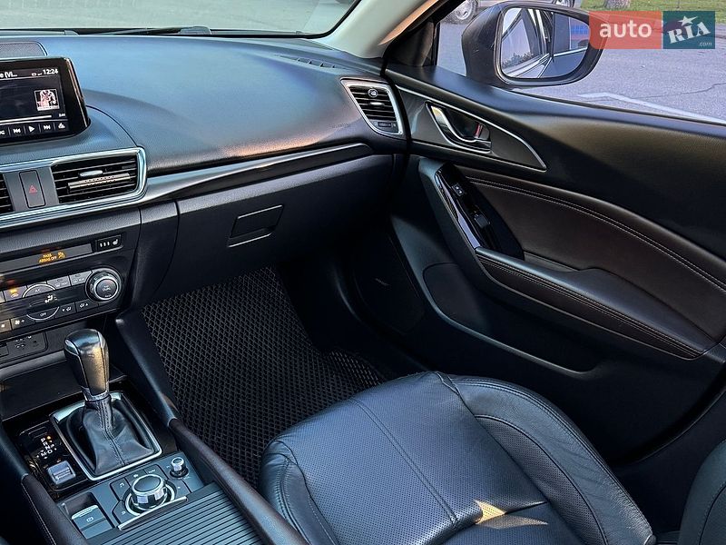 Седан Mazda 3 2018 в Харькове