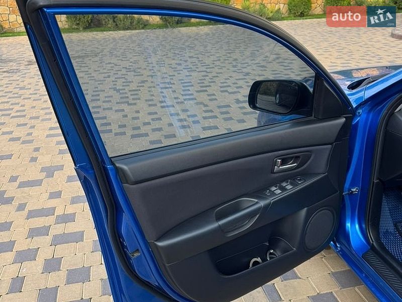 Хэтчбек Mazda 3 2005 в Могилев-Подольске