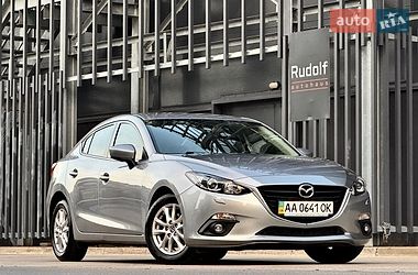 Седан Mazda 3 2016 в Киеве