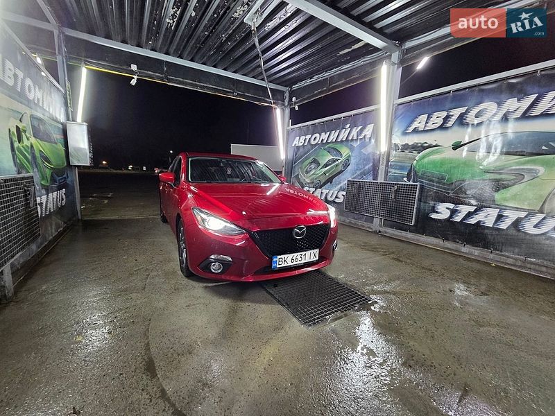 Седан Mazda 3 2014 в Ровно