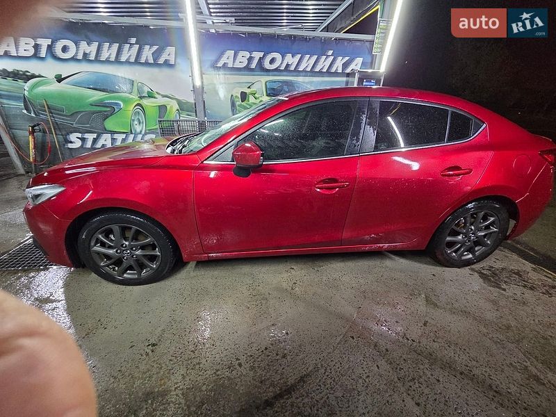 Седан Mazda 3 2014 в Ровно